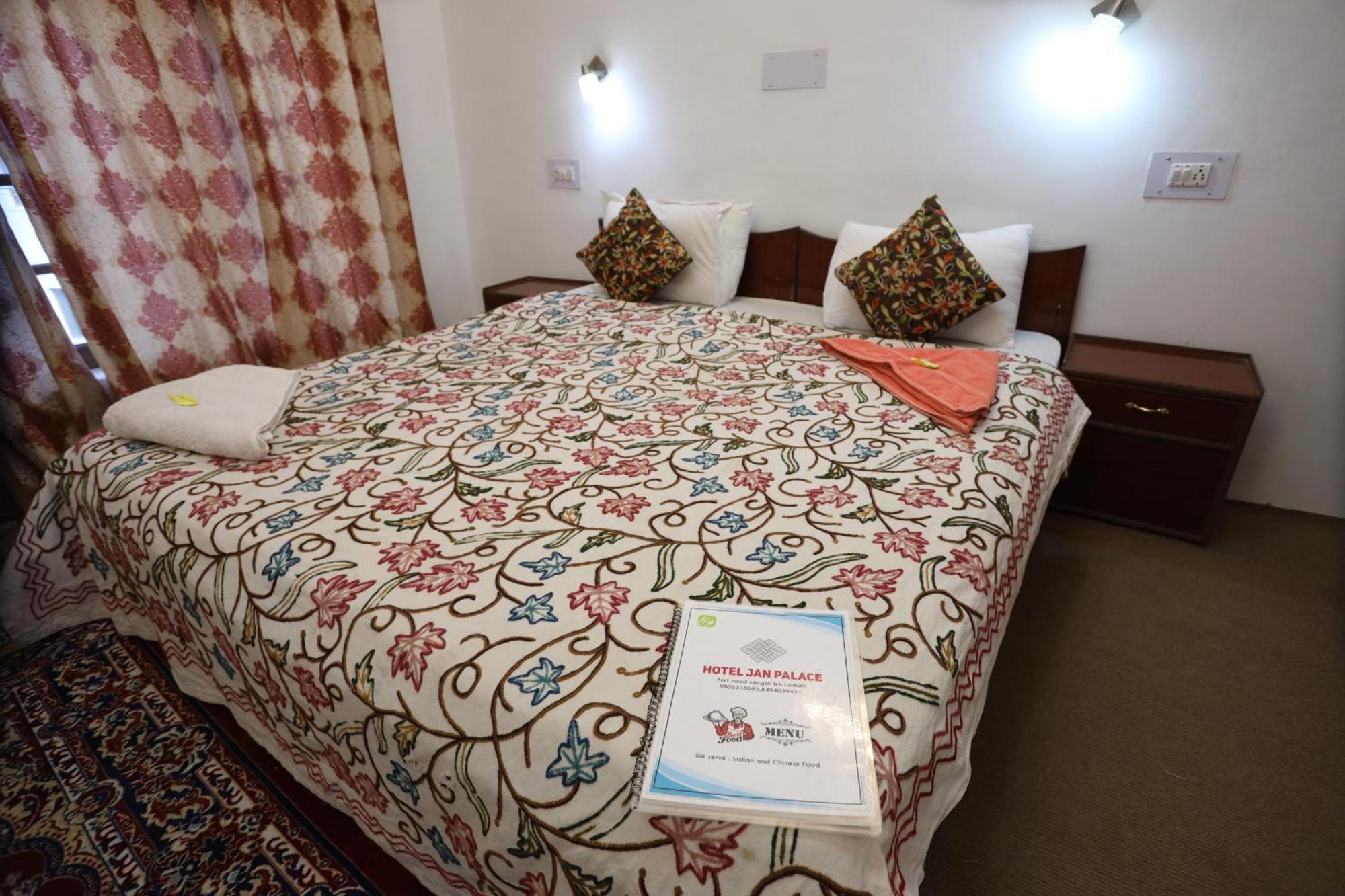 Hotel Jan Palace Лех Экстерьер фото